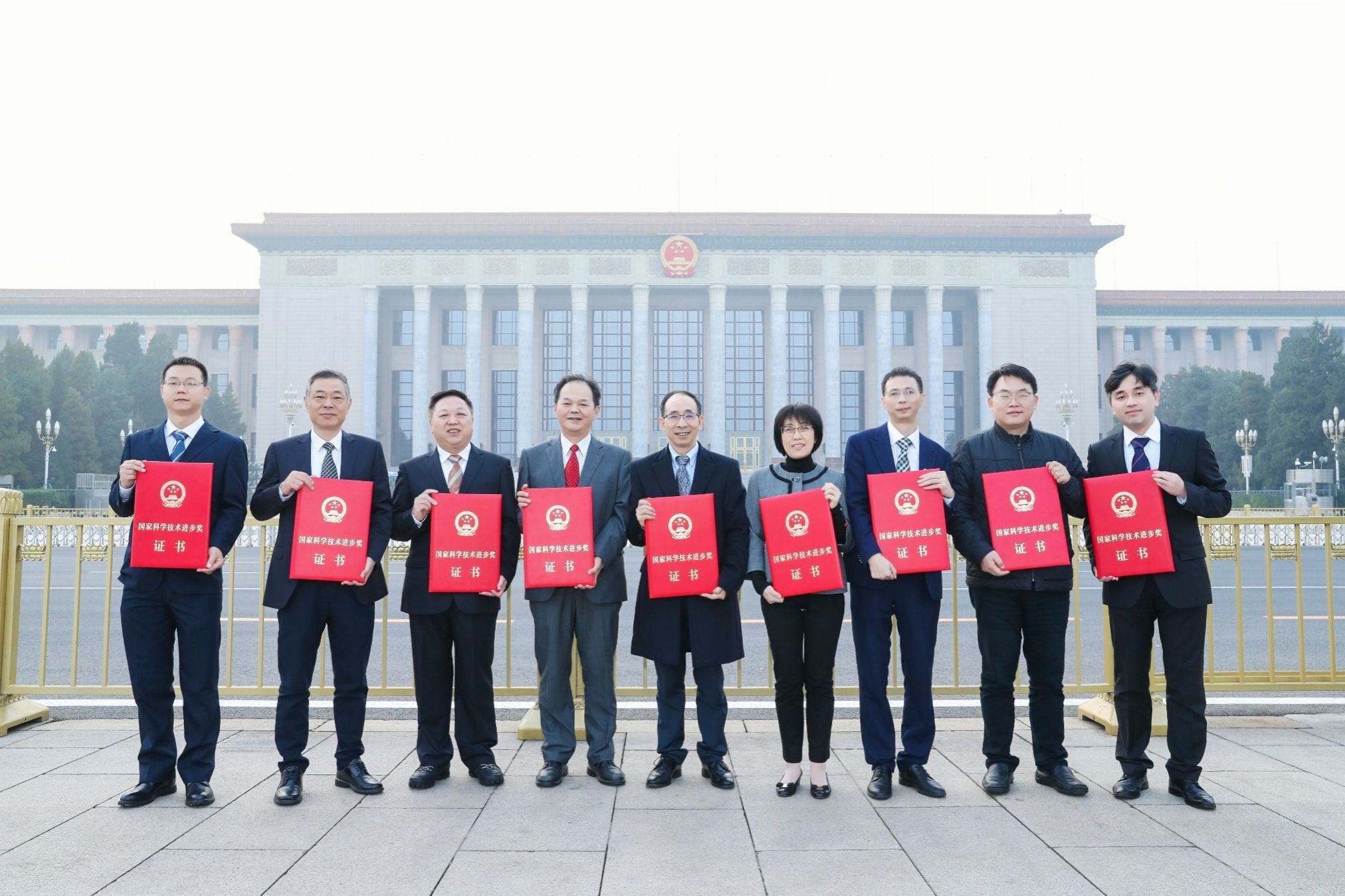 1718953353945318.jpg 李百戰教授團隊獲獎合照.jpg